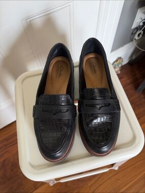 Black Penny Loafers with Brown Edge Trim